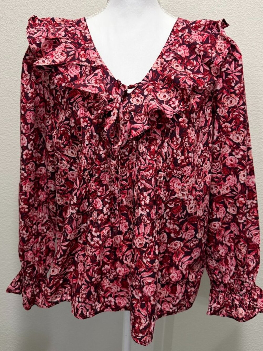 Talbots red rose print blouse, ruffle collar and cuffs, long sleeve, Large